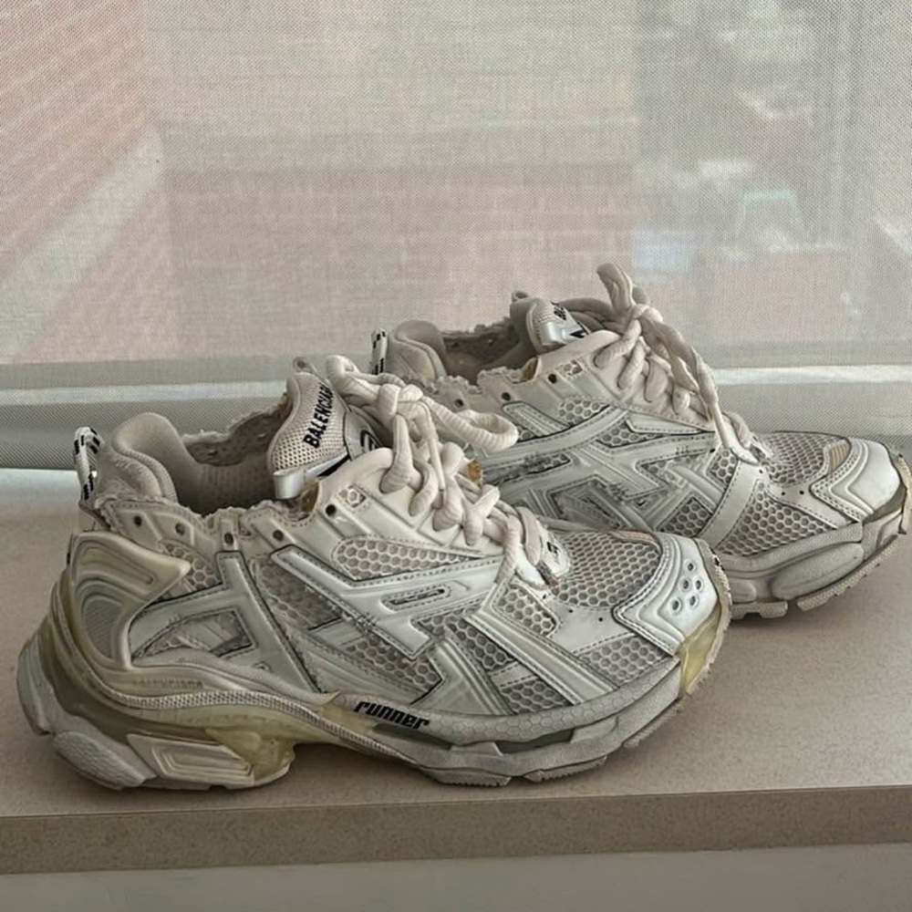 Balenciaga Runner Women Size 7 Worn Twice